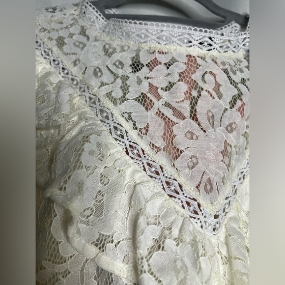 Torrid Lace Ruffle Detail Pale Yellow Blouse 4X - Picture 9 of 14